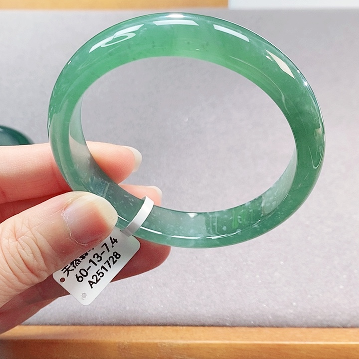 【闪购商品】翡翠手镯（圆镯）未镶嵌