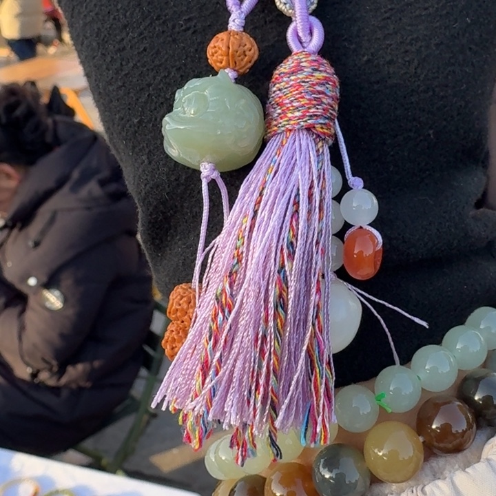 和田玉未镶嵌颈饰大学生