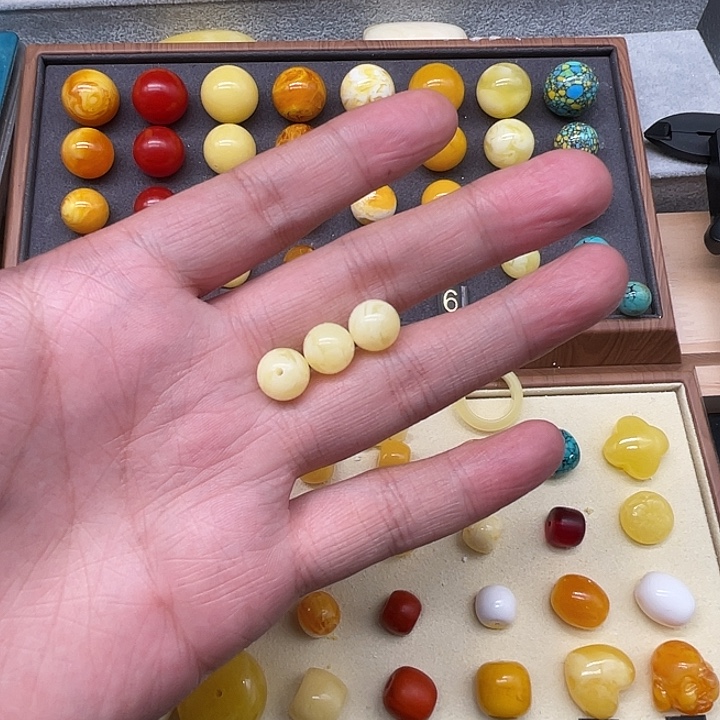 琥珀未镶嵌裸石白花蜜单珠