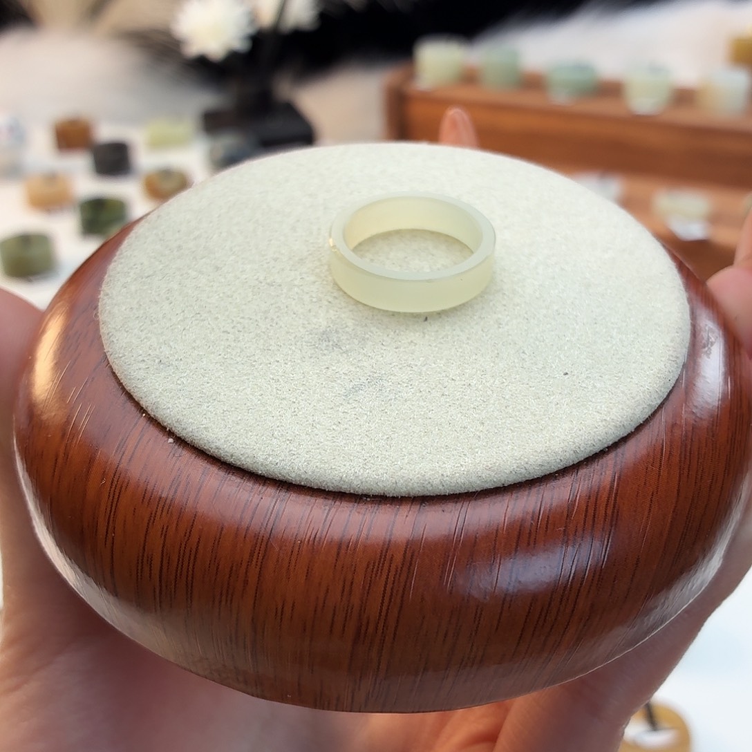 和田玉未镶嵌戒指暖白窄圆切17.7mmj12