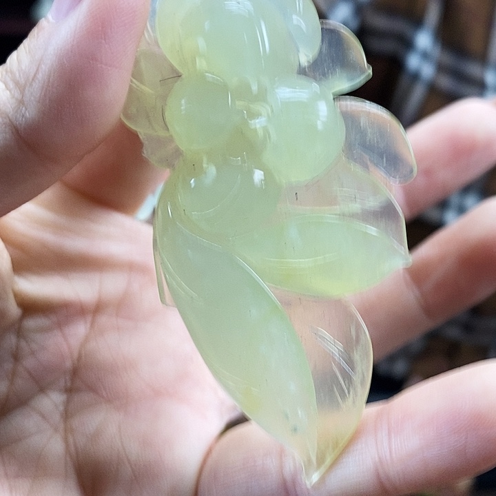 蛇纹石玉未镶嵌吊坠