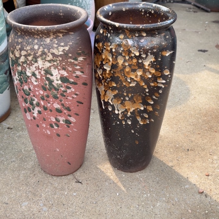 口13高31瑕疵两个盆子。 