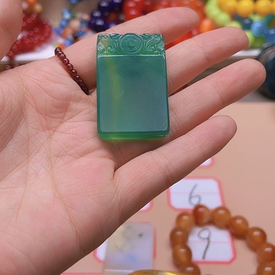 玛瑙/玉髓颈饰未镶嵌大**疆