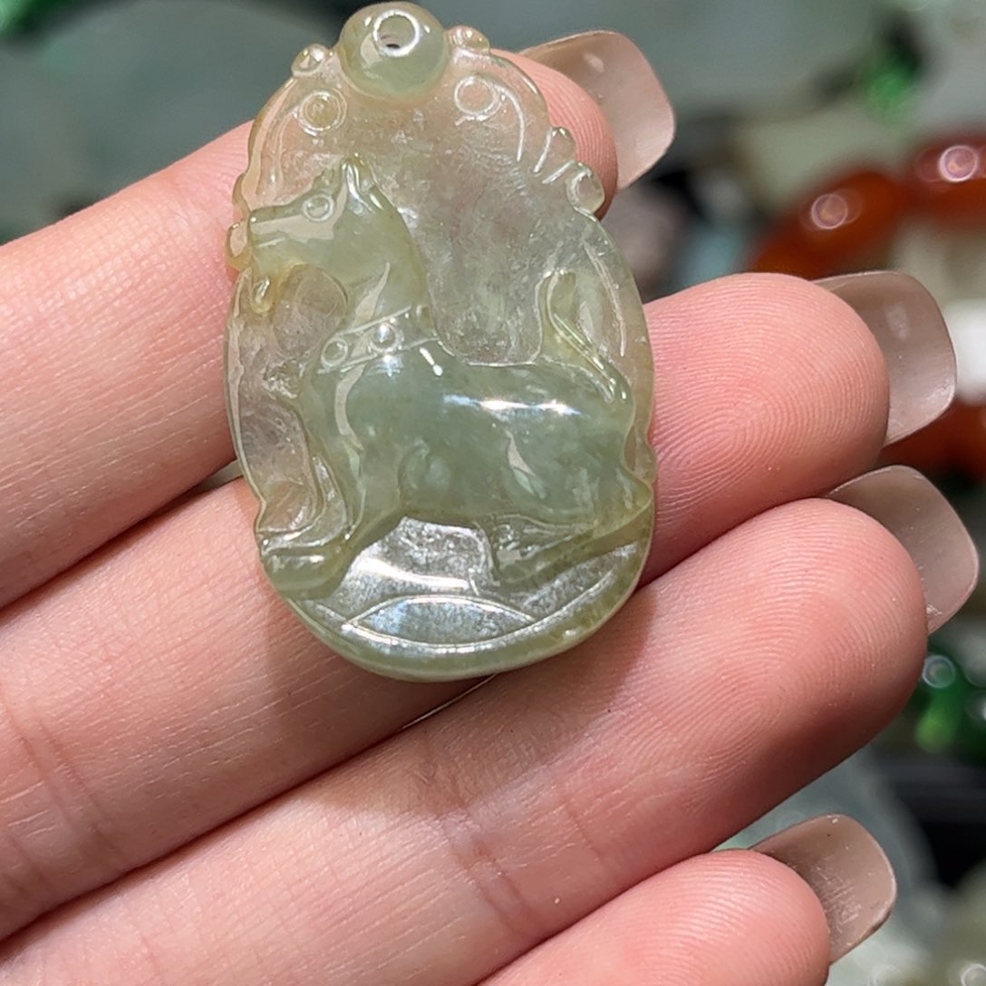 翡翠颈饰未镶嵌吊坠