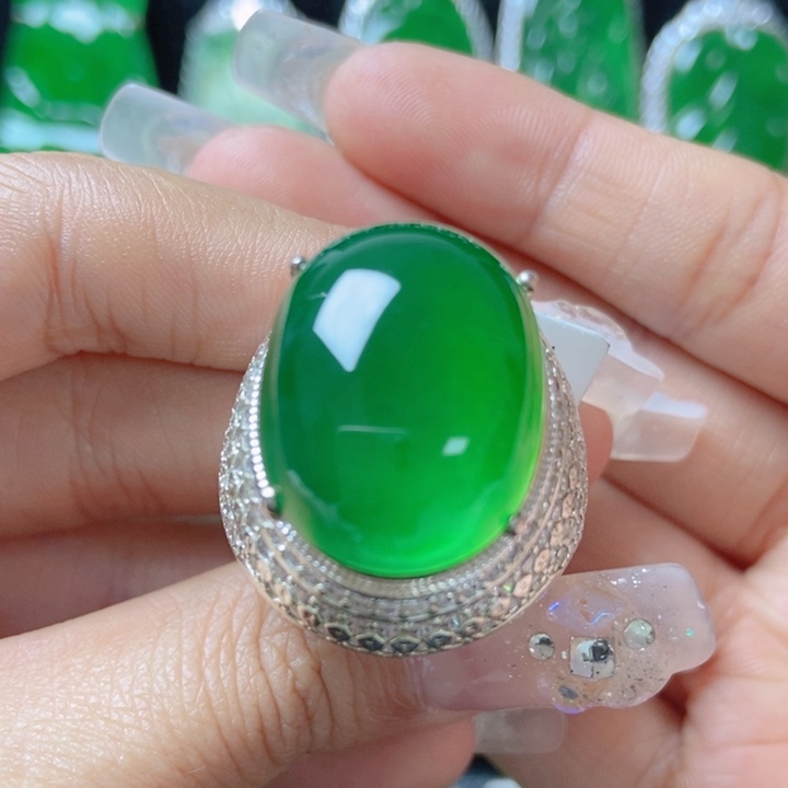 翡翠颈饰未镶嵌181825。 