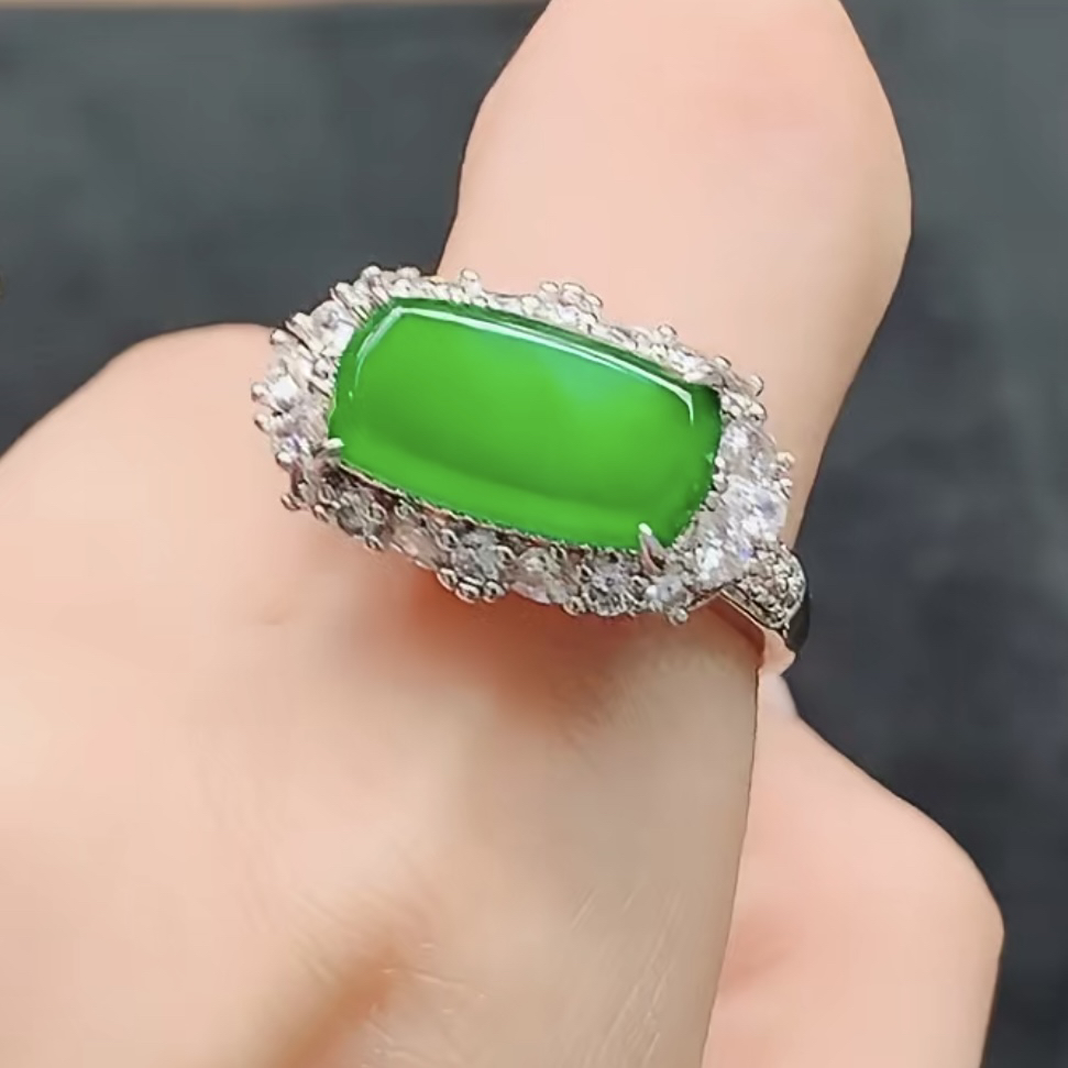 天然翡翠A货冰绿马鞍戒指