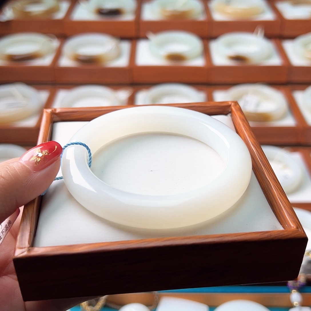 和田玉手镯未镶嵌@***?57