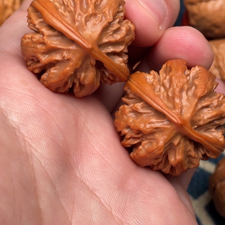 丁***力文玩核桃把件龙头