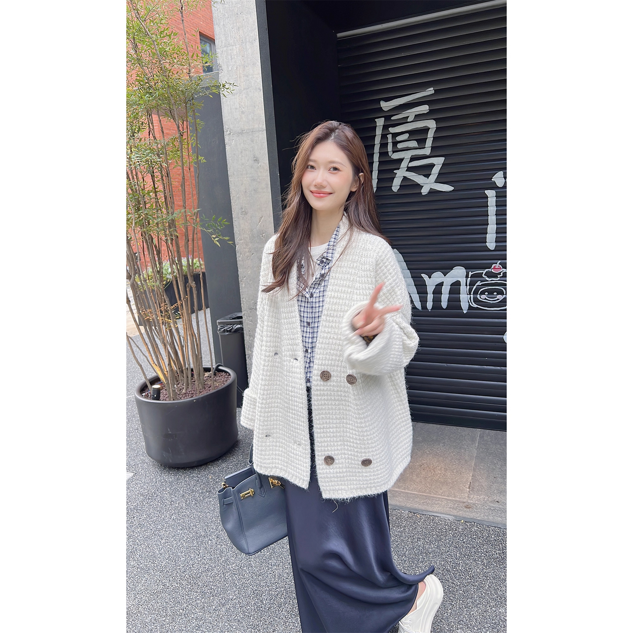 大码胖MM休闲V领百搭毛衣外套女秋冬韩版宽松显瘦设计感针织开衫