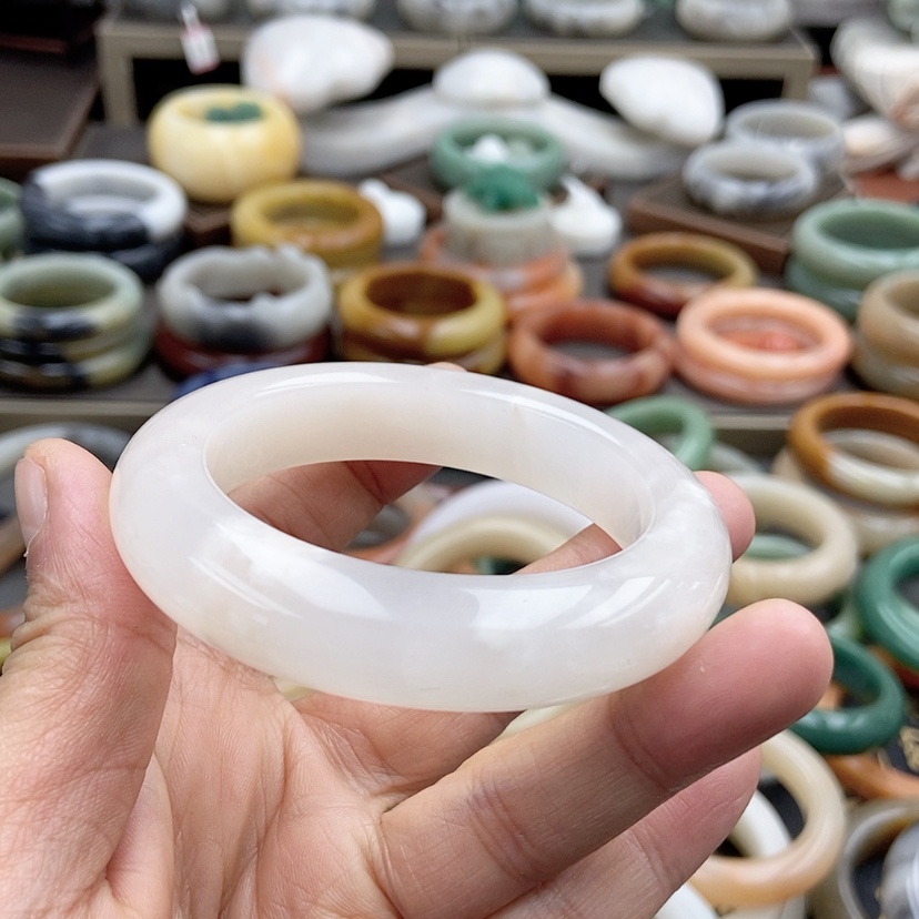 【闪购商品】石英质玉手镯52未镶嵌