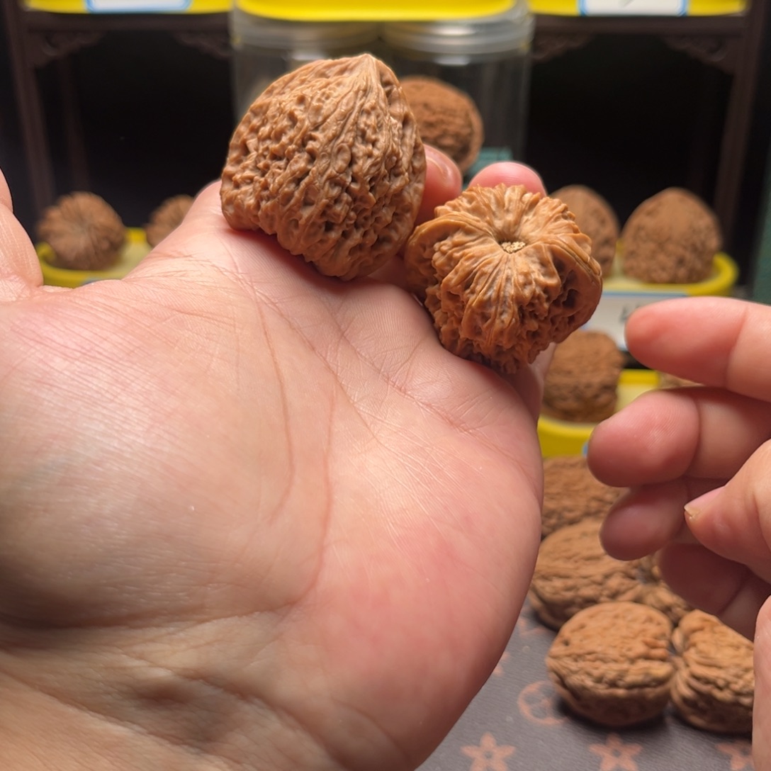 把件文玩核桃三角凹底南疆石