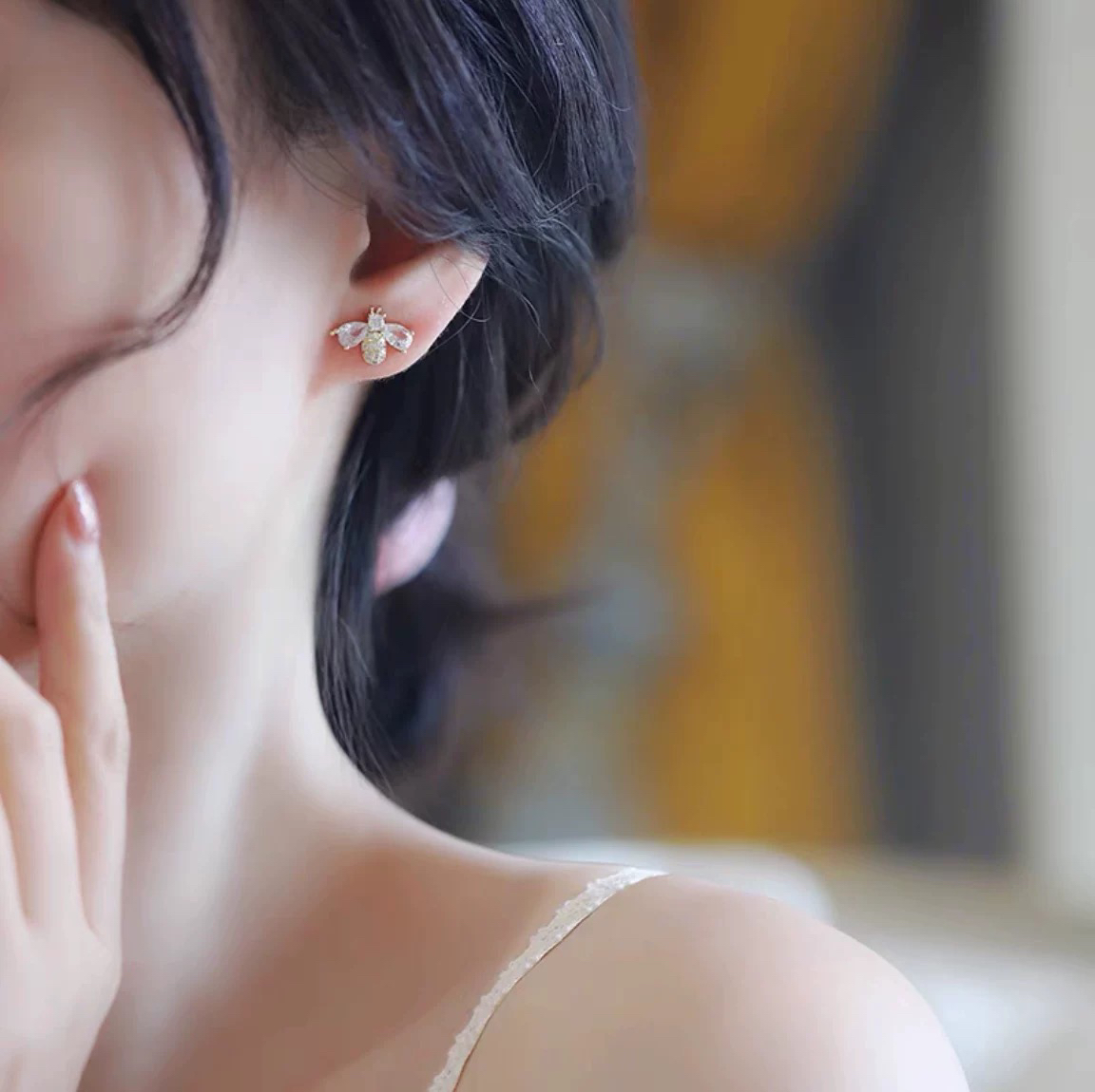 铜合金耳饰 2044高级感小蜜蜂耳钉