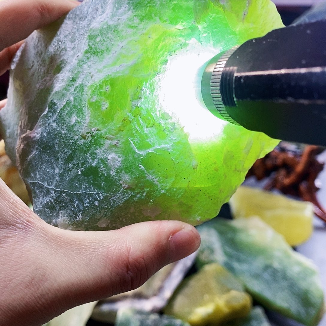 蛇纹石玉未镶嵌岫玉原石蛇纹石玉