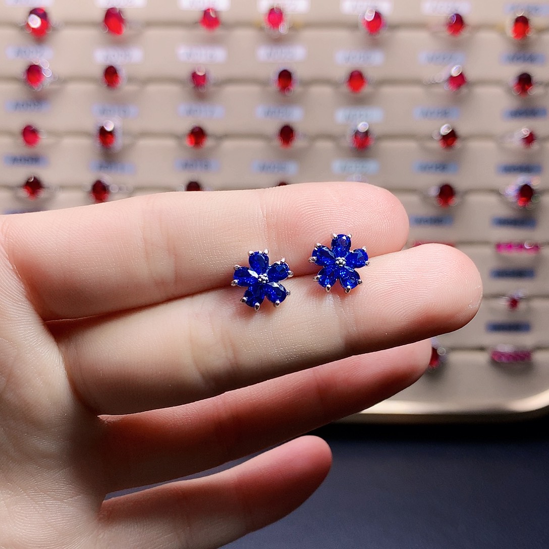 银S925镶嵌蓝宝石耳饰