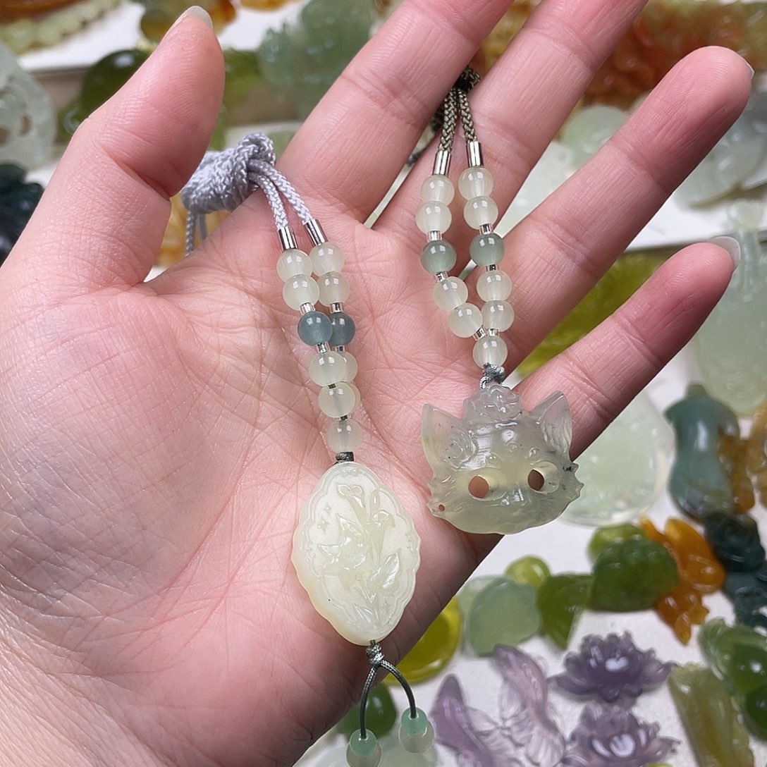 蛇纹石玉未镶嵌颈饰