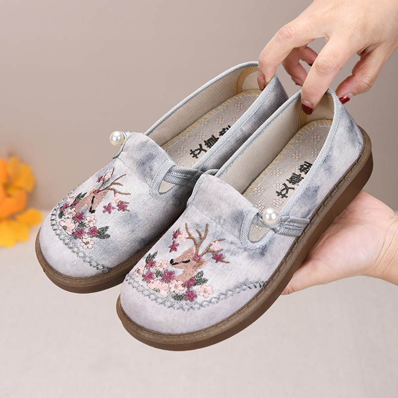春新款老北京布鞋女绣花鞋女一脚蹬平底妈妈鞋百搭休闲鞋透气单鞋