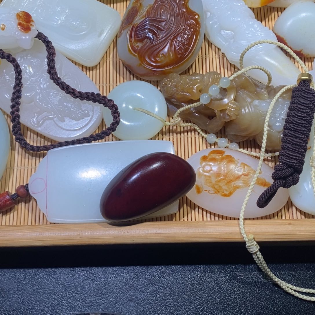 未镶嵌和田玉（糖玉）挂件