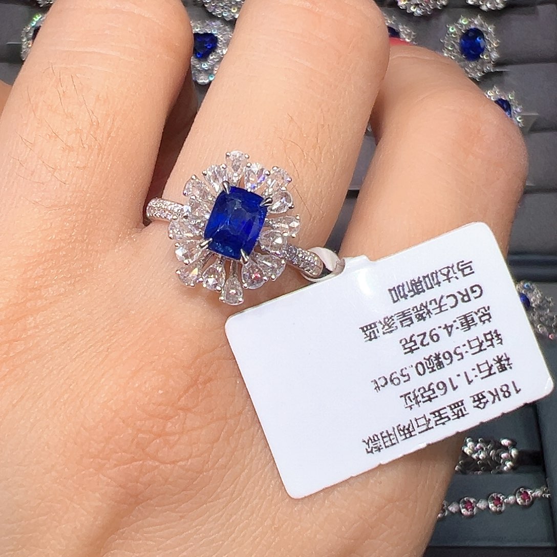 戒指蓝宝石18K金镶嵌