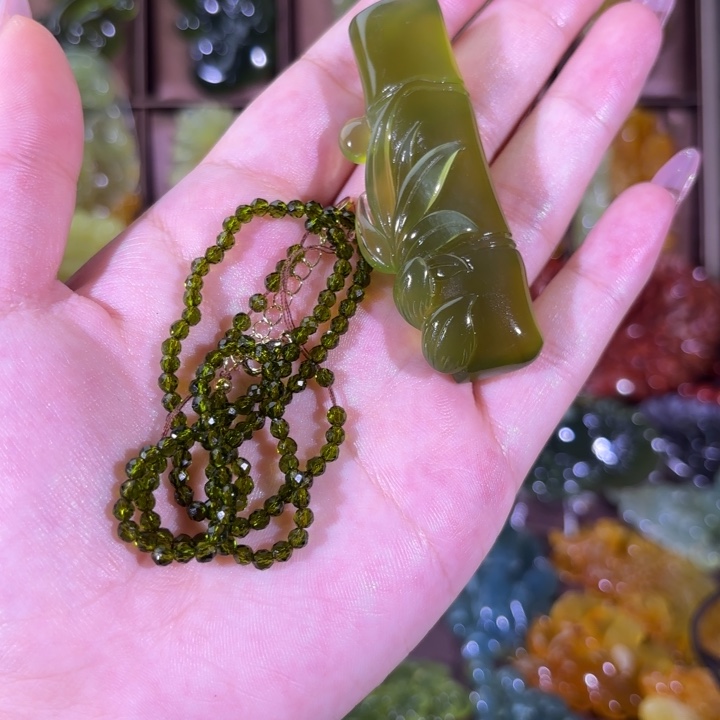 未镶嵌蛇纹石玉颈饰迪*随机发