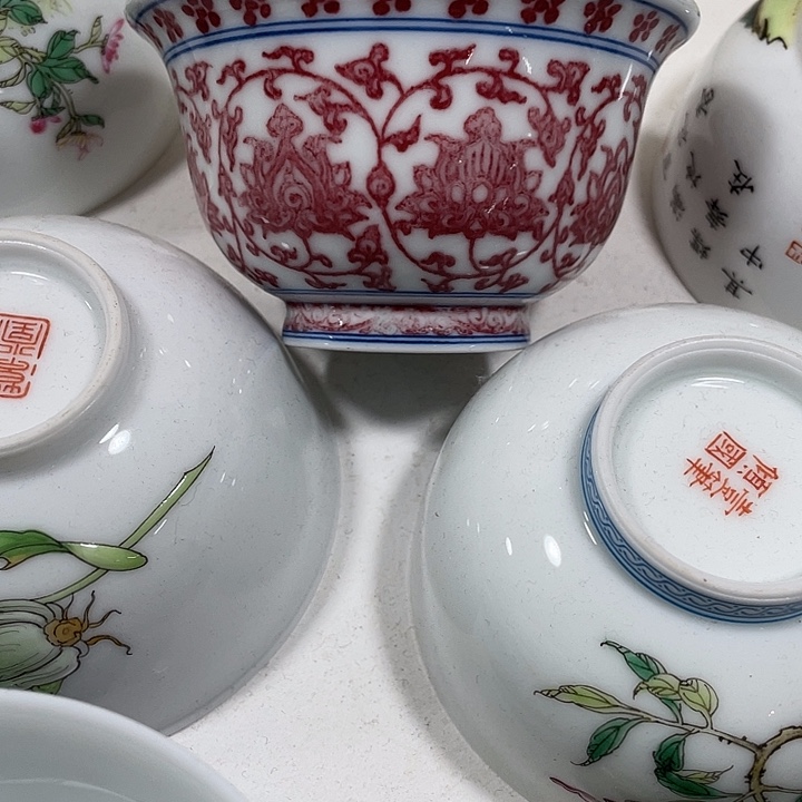 缠枝莲釉里红压手杯手绘