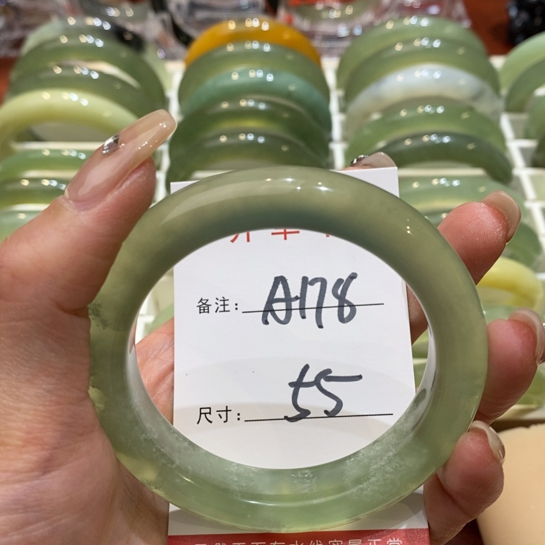 【闪购商品】蛇纹石玉手镯未镶嵌小*?
