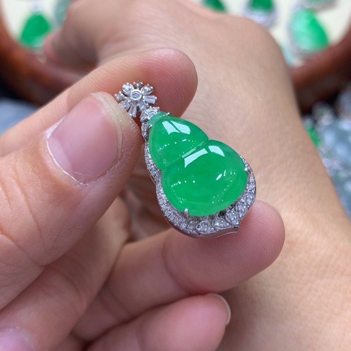 翡翠吊坠(不含链)18K金镶嵌