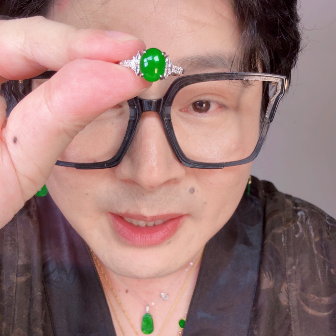 翡翠挂件未镶嵌一件