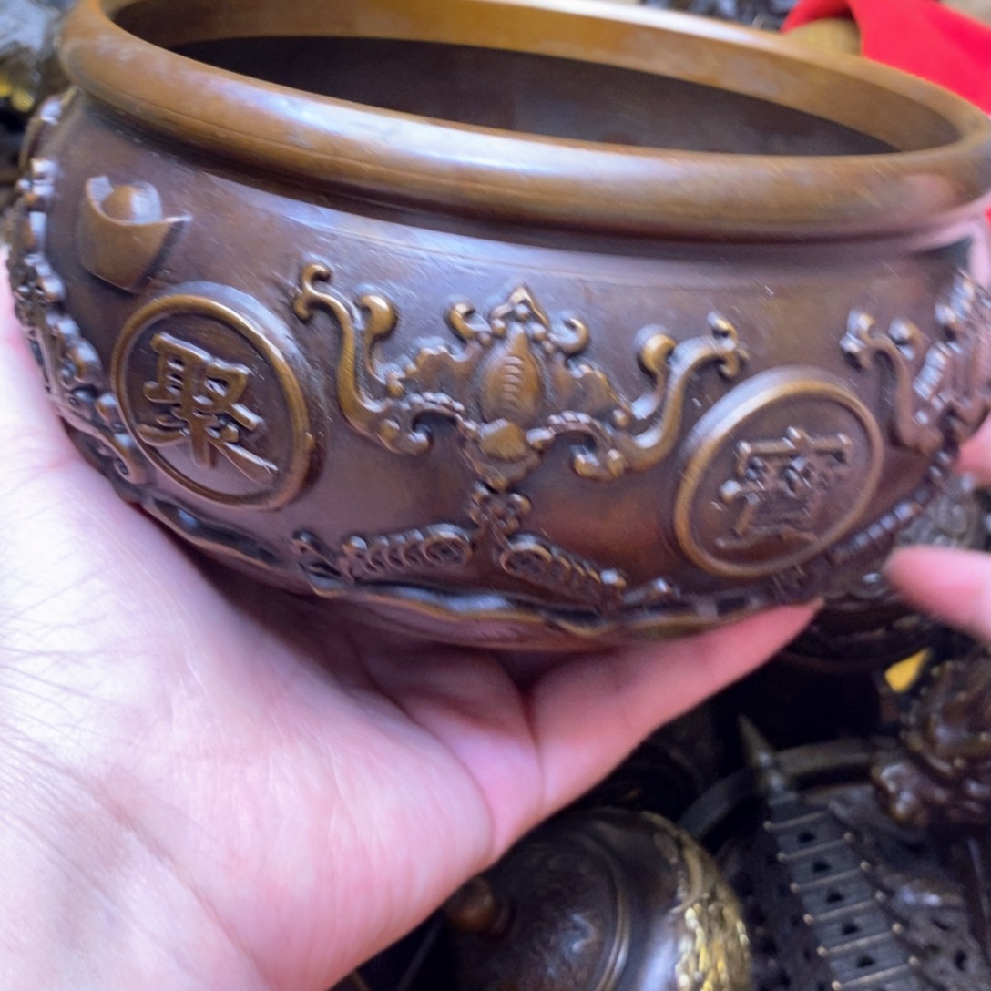 铜器摆件做工精良