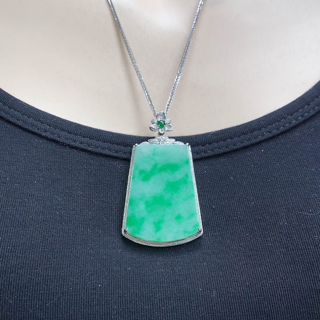 翡翠颈饰18K金镶嵌无事牌