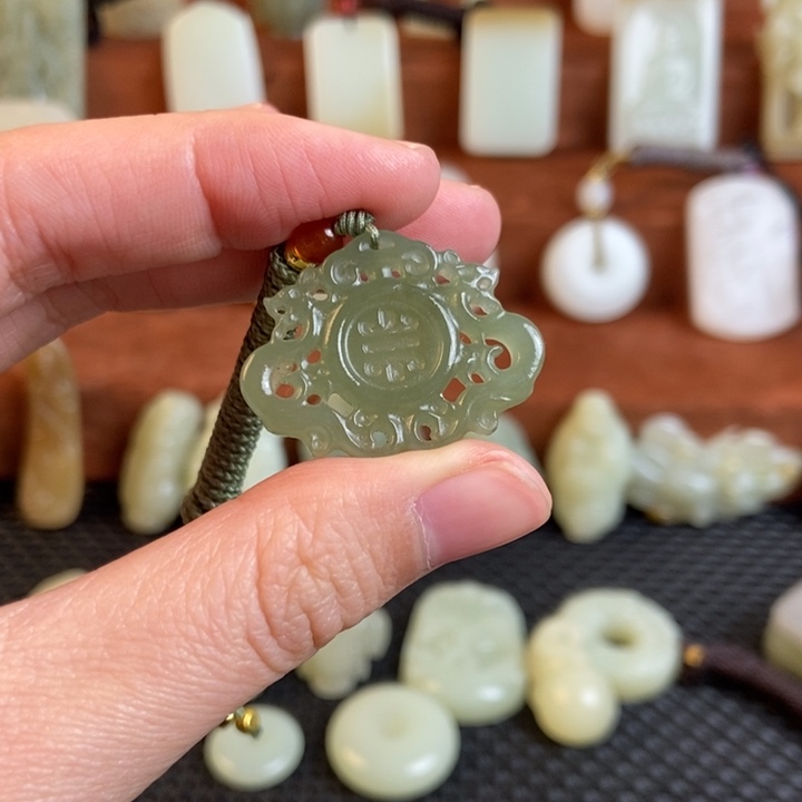 和田玉未镶嵌颈饰