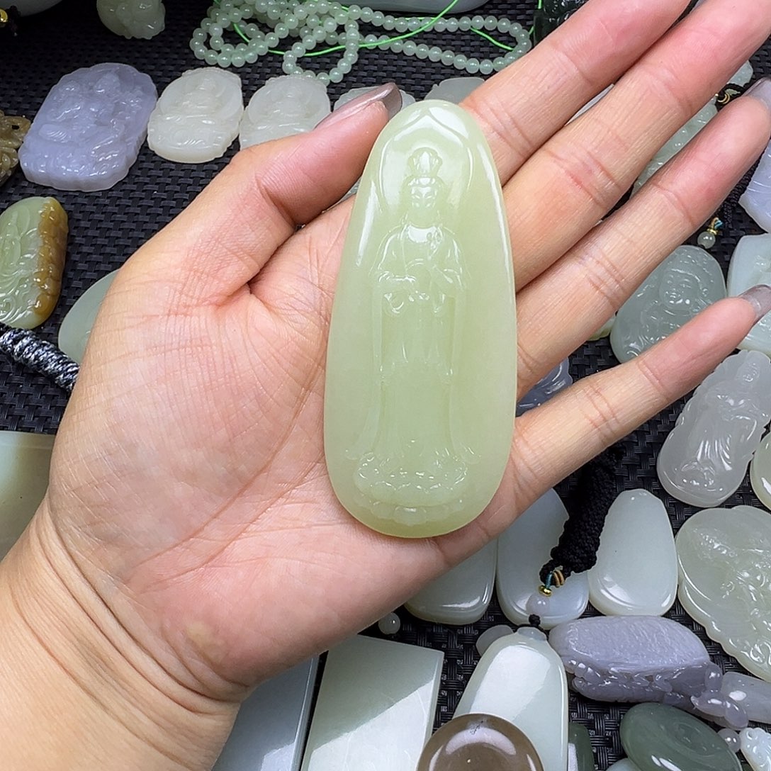 时***间和田玉未镶嵌吊坠(不含链)不退不换，不带证书（微瑕漏）