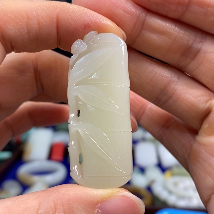 幸***子和田玉未镶嵌颈饰