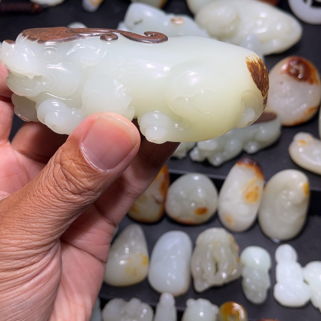 聽***生和田玉未镶嵌颈饰