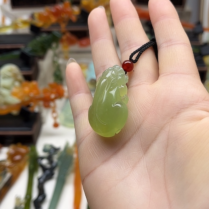 蛇纹石玉岫玉挂坠未镶嵌