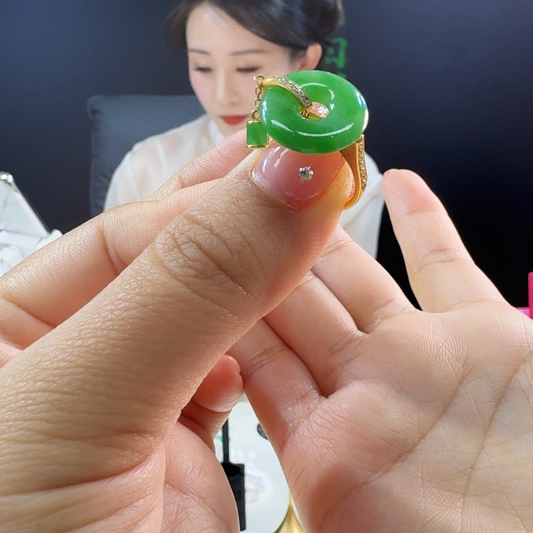 翡翠戒指18K金镶嵌18k镶嵌