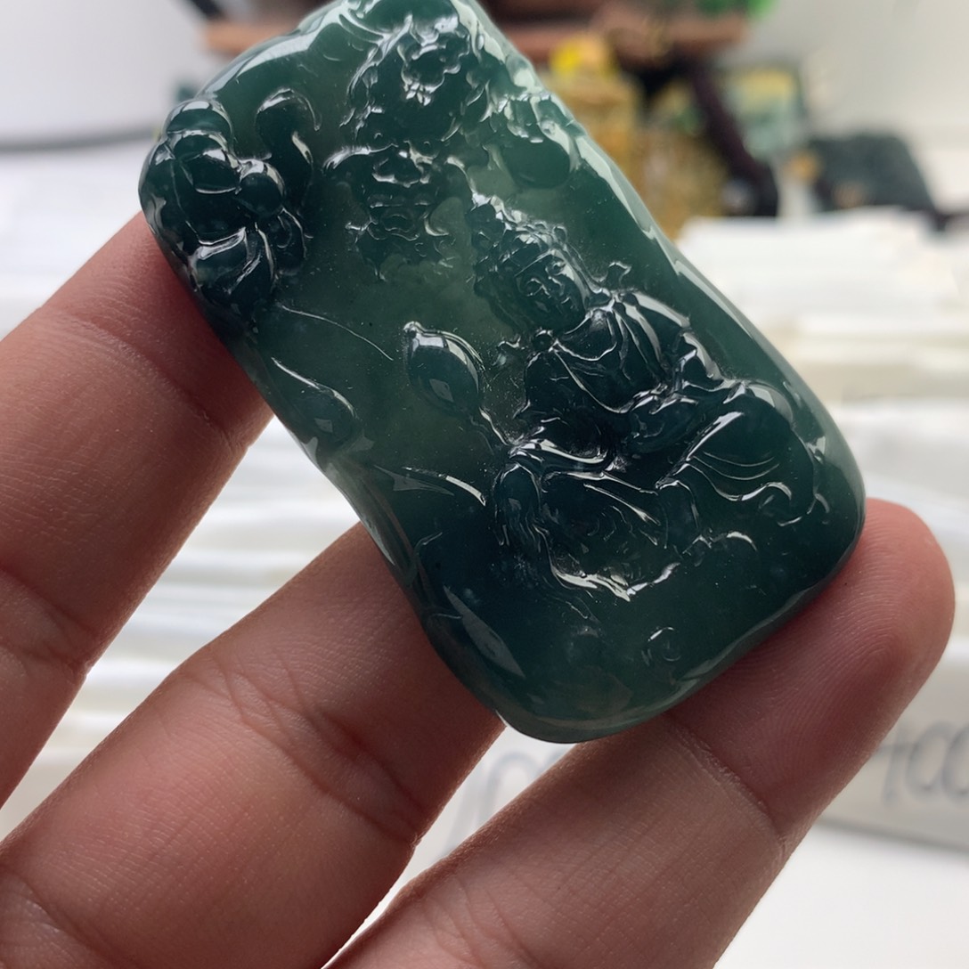 颈饰未镶嵌翡翠观音