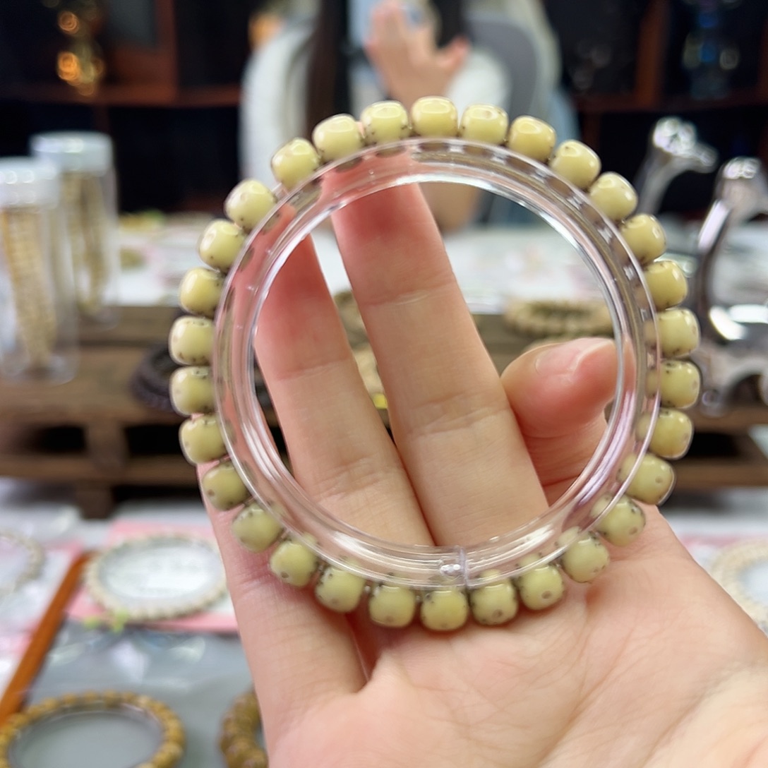 星月菩提吊坠Ll.7.5x6.5贯穿通体 绿冰糖 针尖星