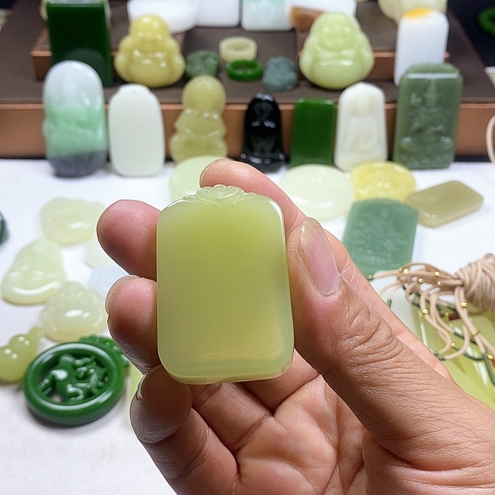 和田玉（糖玉）未镶嵌珠宝奇石