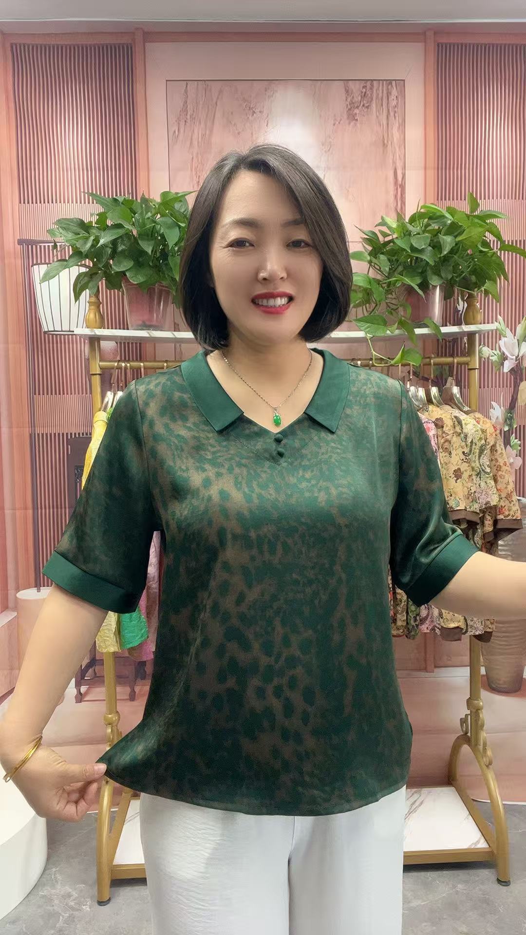 夏季新款双包扣翻领时尚上衣