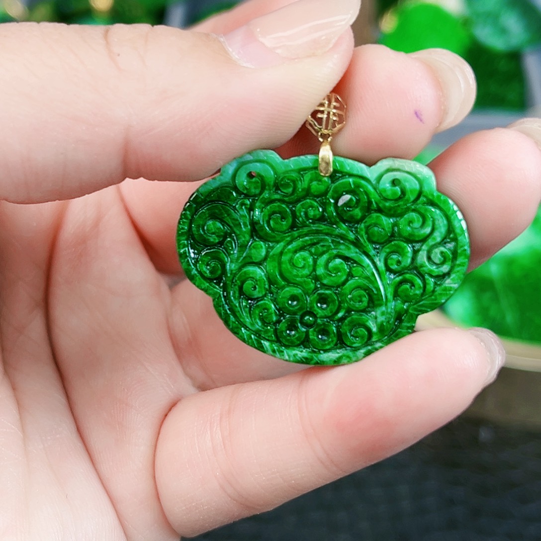 翡翠颈饰18K金镶嵌吊坠