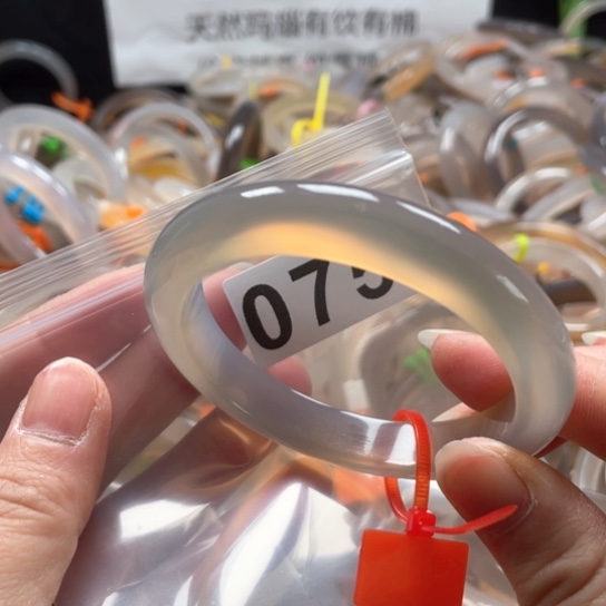 玛瑙/玉髓手镯未镶嵌