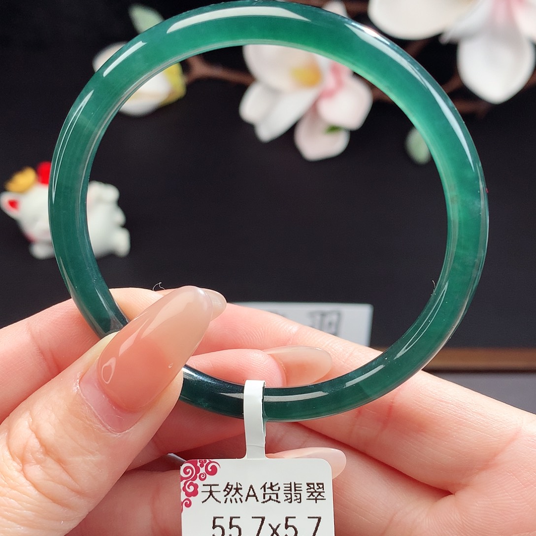 翡翠手镯（圆镯）未镶嵌