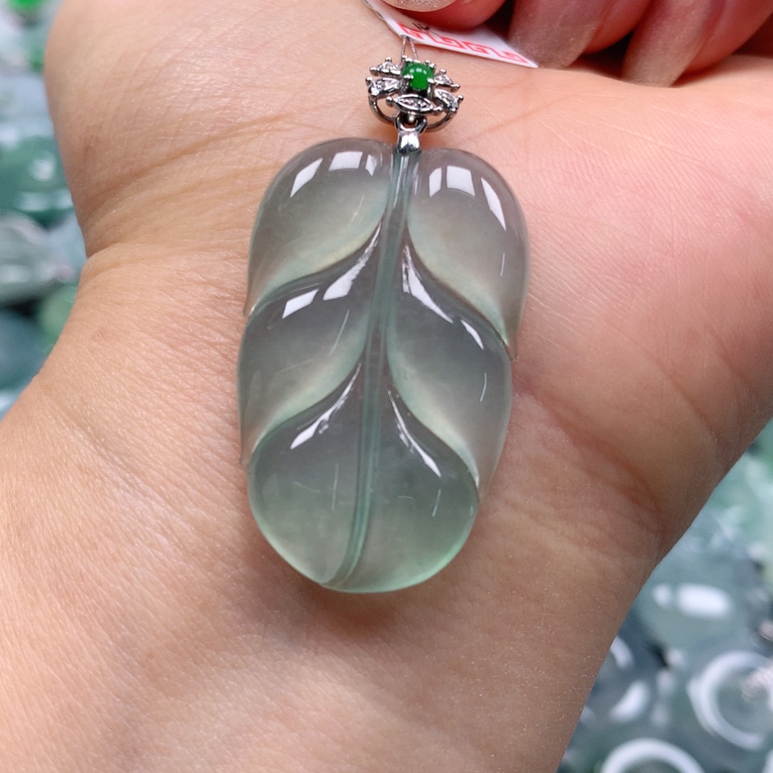 翡翠颈饰18K金镶嵌天然翡翠