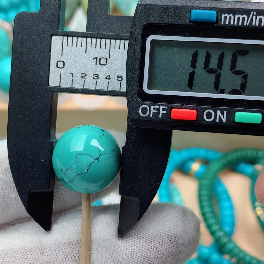 绿松石颈饰未镶嵌