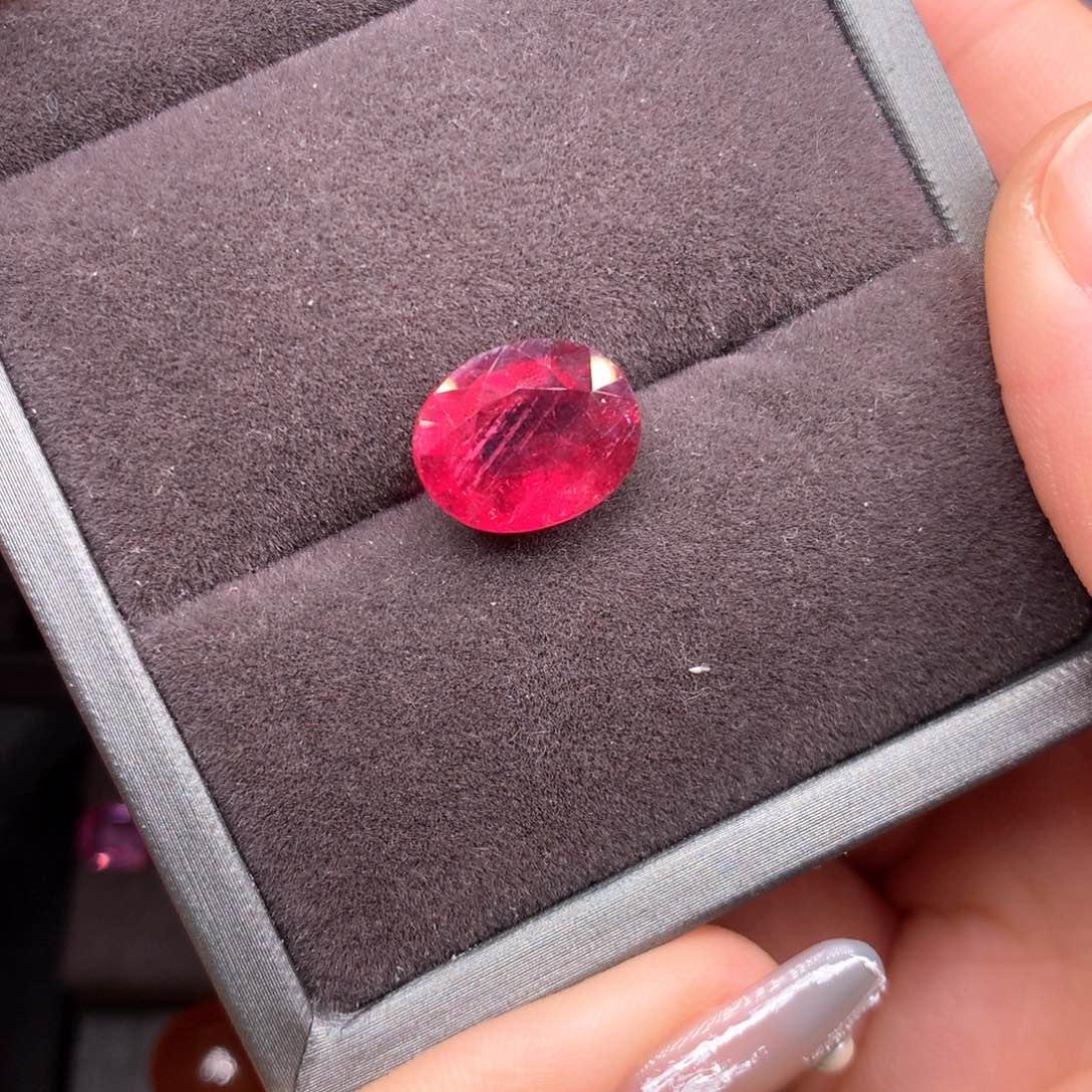 碧玺卢比莱碧玺未镶嵌?****乐