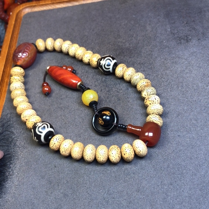 星月菩提吊坠吴**?星月