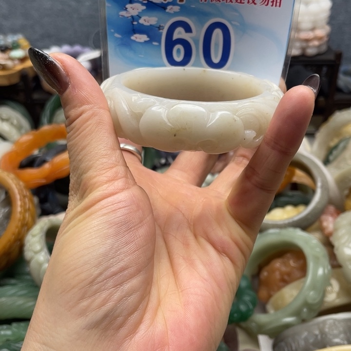 石英岩玉未镶嵌手镯