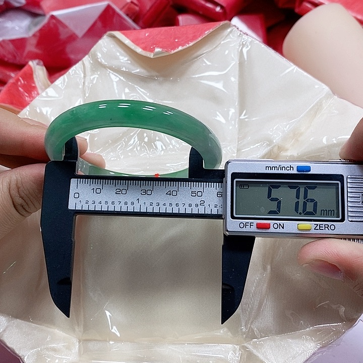 翡翠手镯未镶嵌190