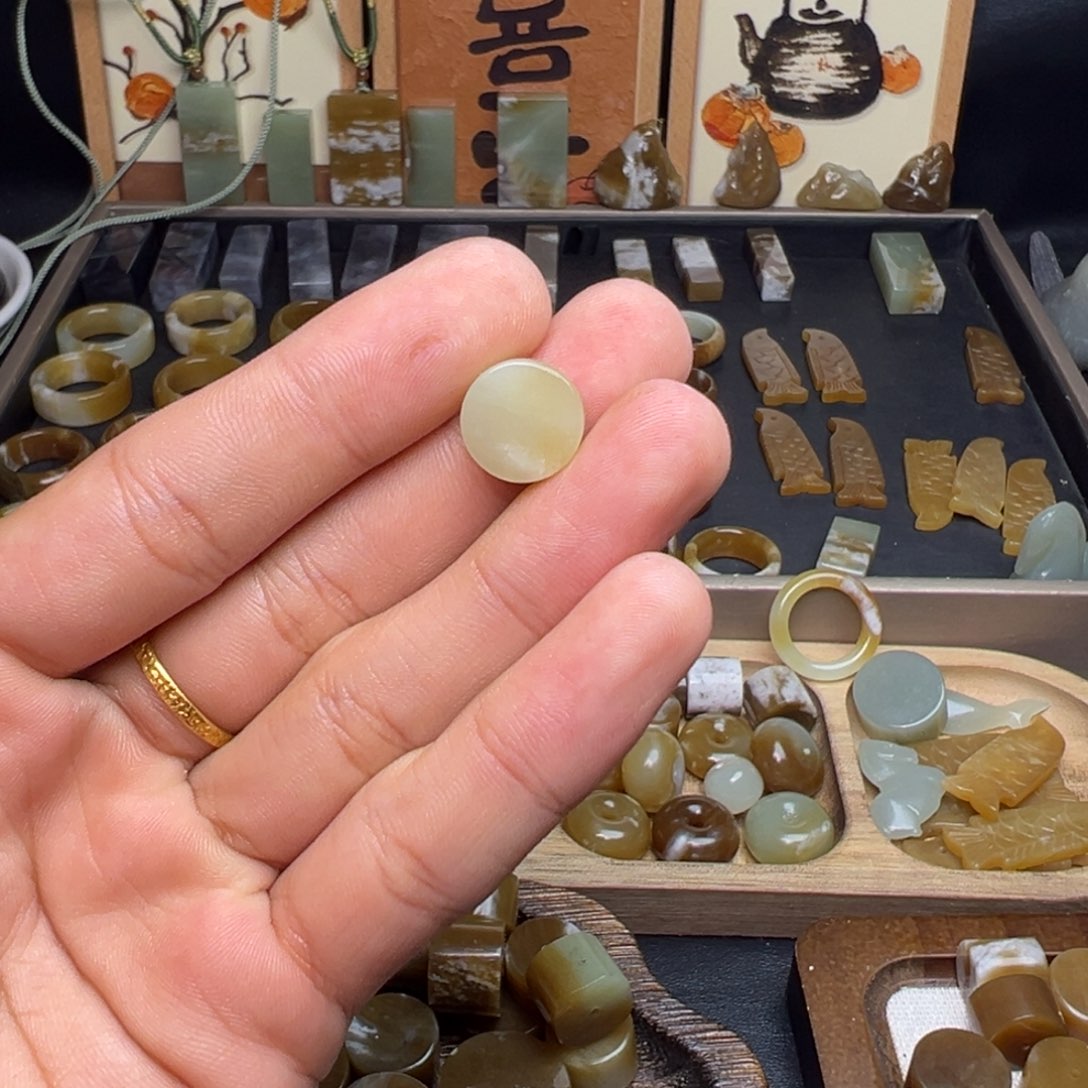 和田玉（糖玉）未镶嵌珠宝奇石隔珠福利