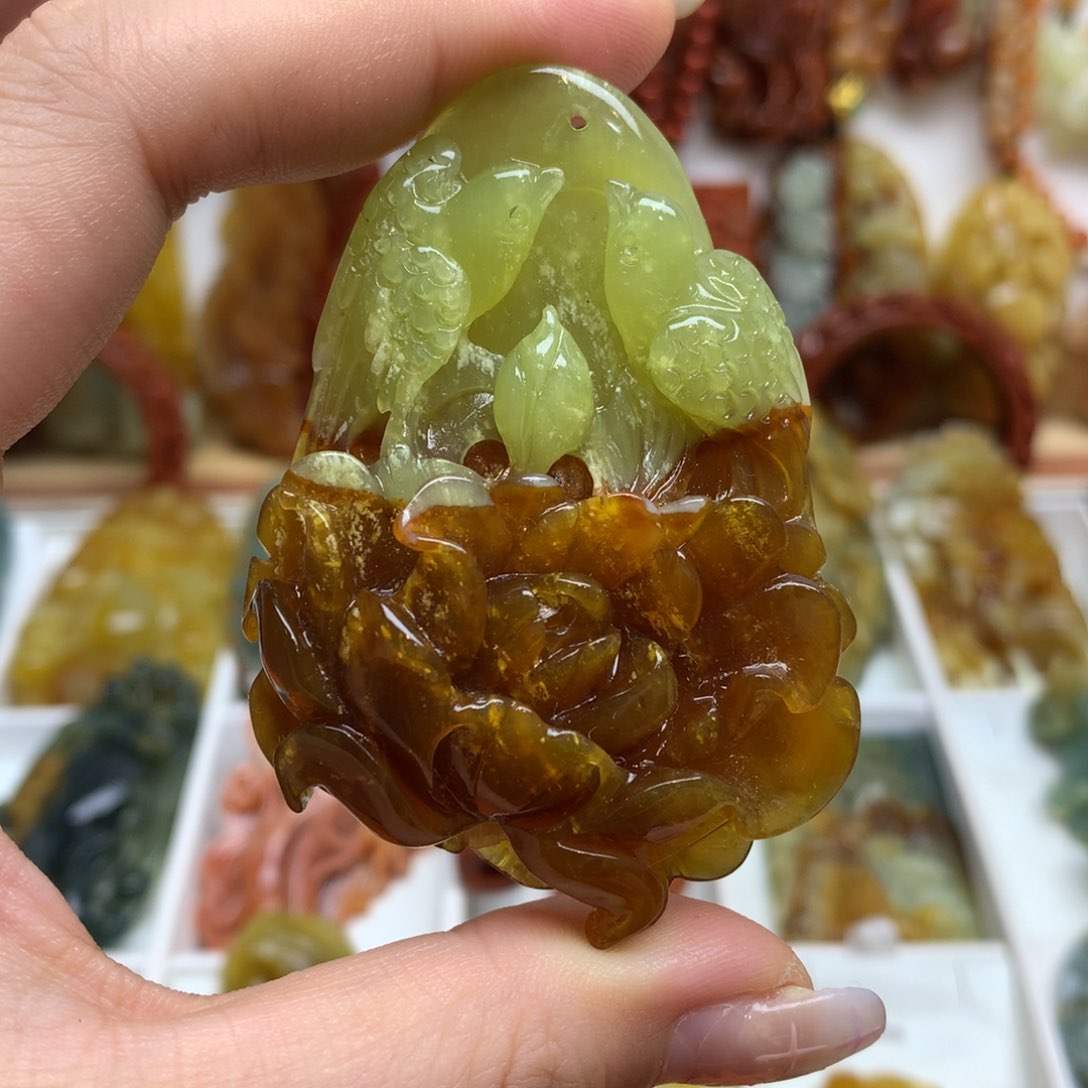 蛇纹石玉未镶嵌颈饰